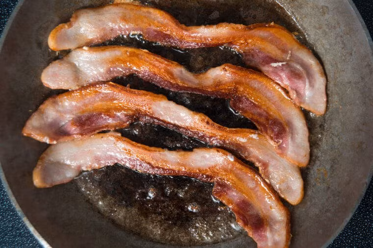 Thịt chiên và xúc xích: Hãy để món ăn này dành cho bữa trưa và đây không phải là lựa chọn dành cho một bữa sáng bình thường