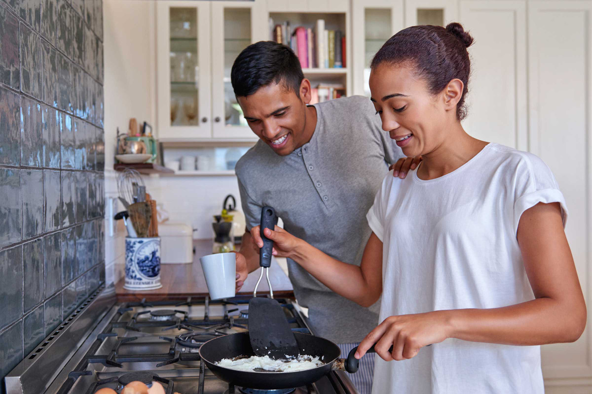 Tìm kiếm sự hỗ trợ: Bạn bè, chồng hay người thân sẽ giúp bạn có thêm động lực để hoàn thành mục tiêu ăn kiêng.