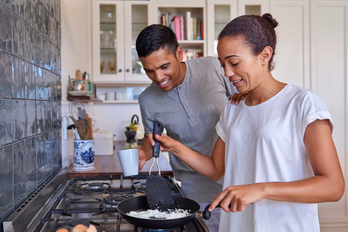 Tìm kiếm sự hỗ trợ: Bạn bè, chồng hay người thân sẽ giúp bạn có thêm động lực để hoàn thành mục tiêu ăn kiêng.