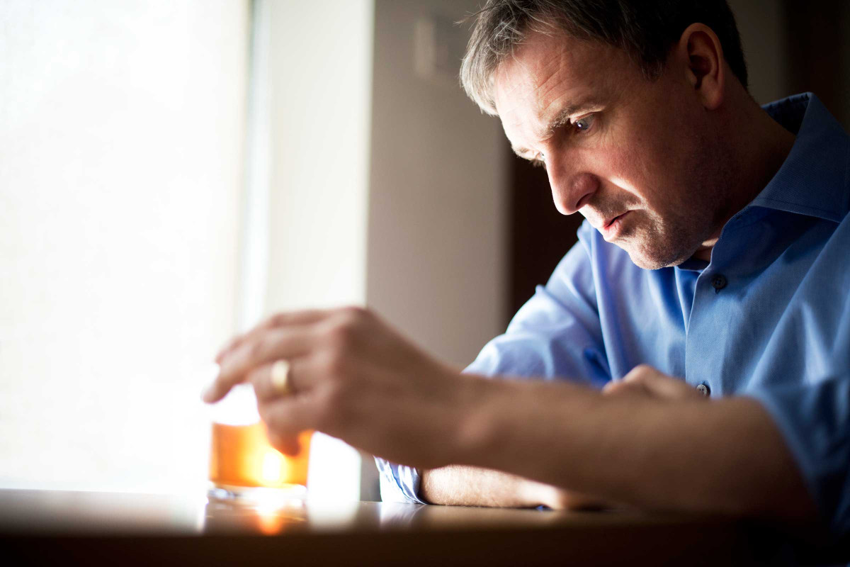 Sử dụng các chất gây nghiện: Rượu hay những chất gây nghiện khác sẽ ảnh hưởng đến cả sức khỏe và tinh thần của bạn.