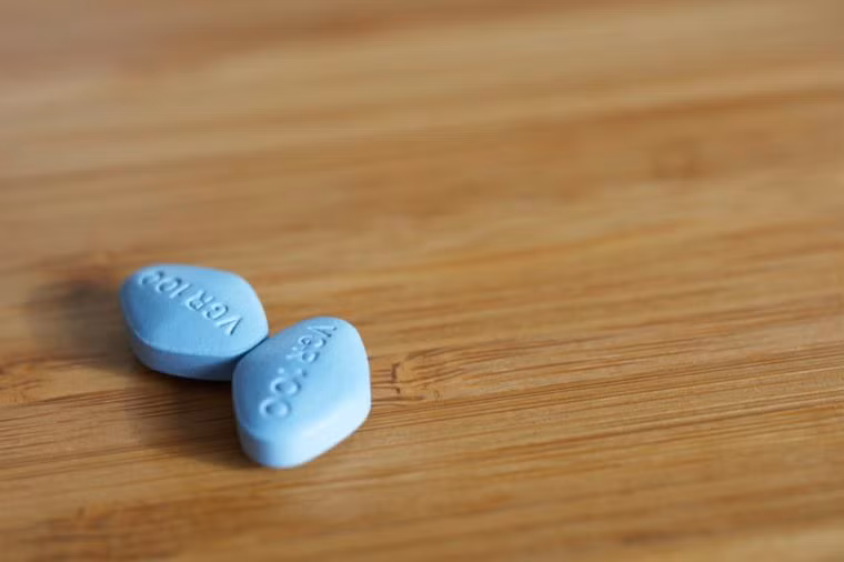 Sử dụng thuốc Viagra: Có nhiều nghiên cứu đã chứng minh sử dụng Viagra có nguy cơ phát triển tế bào ung thư da gấp nhiều lần người không sử dụng.