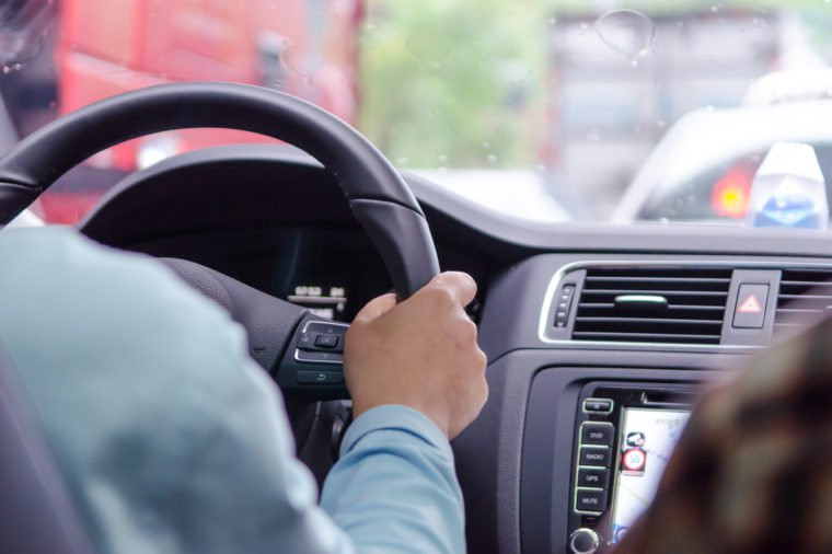 Nghề lái xe có nguy cơ bị ung thư da cao: Theo nghiên cứu những tài xế lái xe nhiều năm cũng gặp các vấn đề về da và có nguy cơ bị ung thư da do tiếp xúc nhiều với ánh nắng mặt trời và gió bụi.