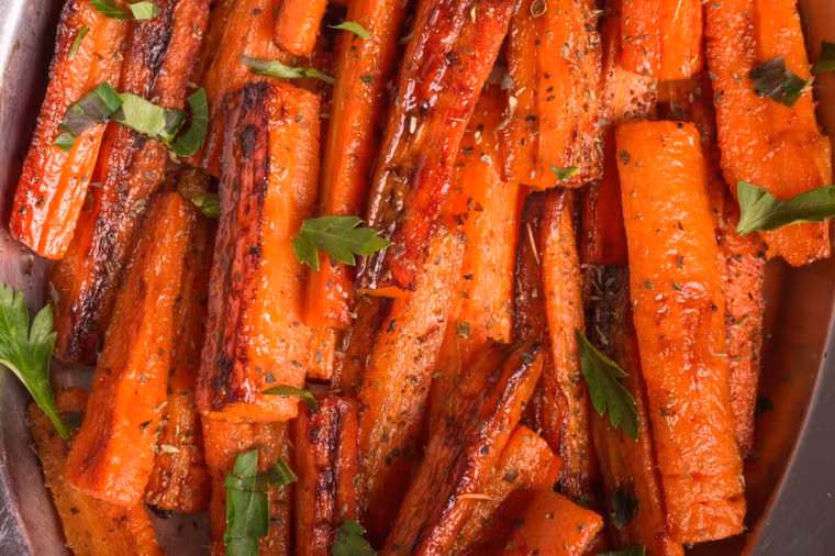 Món cà rốt chiên mật ong: Mật ong có nhiều chất dinh dưỡng tốt nên đối với những người thừa cân hay mắc bệnh tiểu đường thì nên hạn chế.