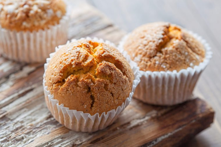 Bánh nướng bí đỏ: Bí đỏ là một thực phẩm rất tốt cho cơ thể, bạn có thể chế biến thực phẩm này làm thành bánh nướng với nguyên liệu là: bột mì, đường, bí đỏ. 