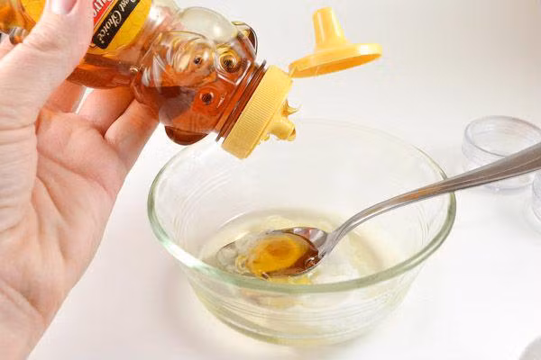 Kem tự làm xóa mờ nếp nhăn quanh mắt chỉ sau vài ngày Kem tu lam xoa mo nep nhan quanh mat chi sau vai ngay