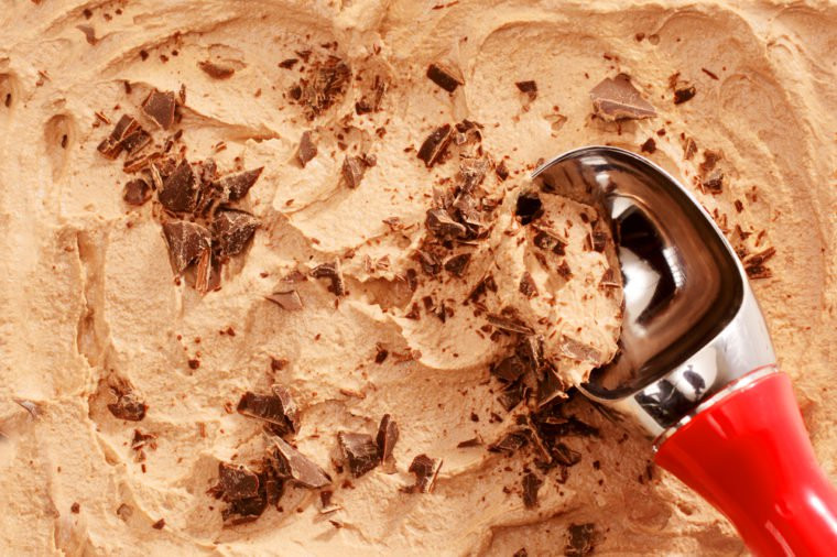  8. Cà phê kem đánh đá: Có thể thay món tráng miệng tối của bạn bằng món khác nếu muốn có một giấc ngủ ngon.