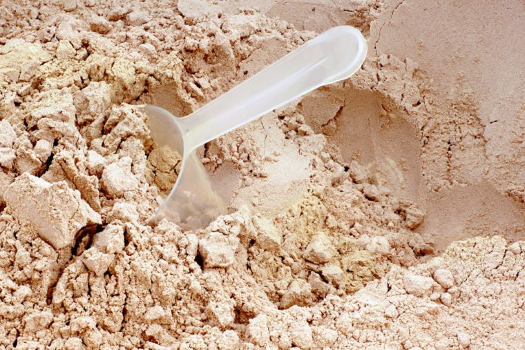  9. Bột ngũ cốc: Cần kiểm tra các thành phần có trong sản phẩm. Bột ngũ cốc sẽ không tốt cho hệ tiêu hóa trước khi cơ thể nghỉ ngơi.