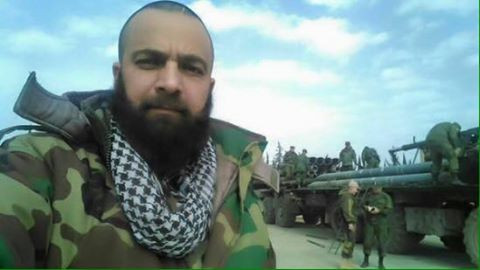 Ảnh tự sướng của binh sĩ Quân đội Syria không đẹp nhưng lại để lộ điều quan trọng nhất – tổ hợp pháo phản lực BM-30 Smerch đã được Nga triển khai tới Syria.