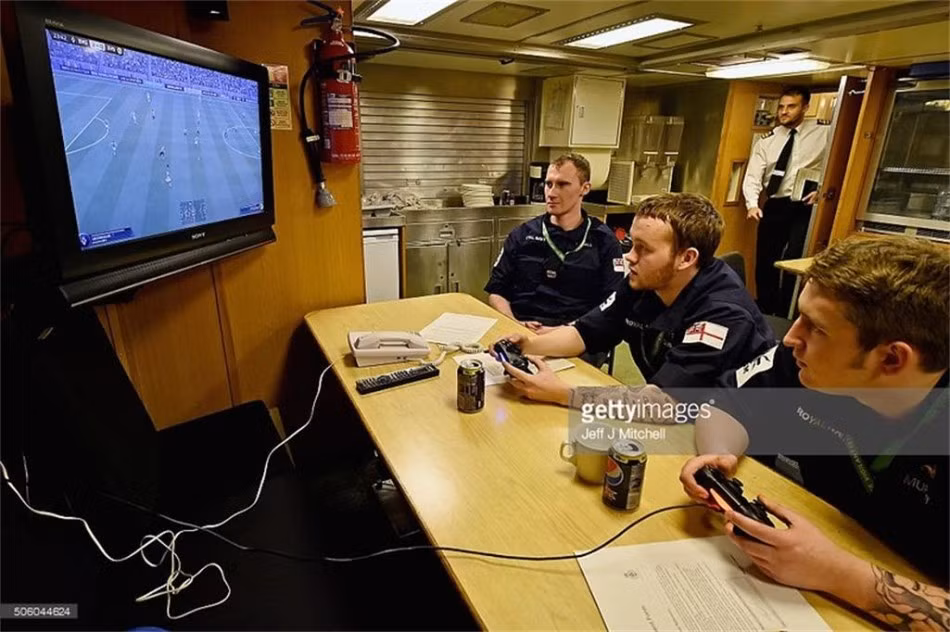 Không gian giải trí của thủy thủ rất thoải mái, tiện nghi, có cả máy chơi game…