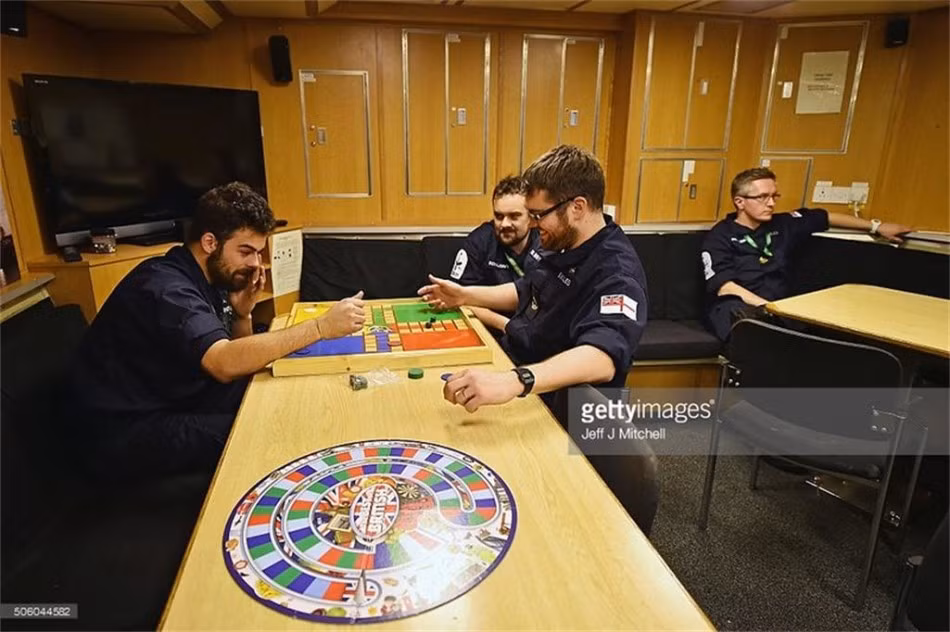 …và một chút bài bạc vui vẻ.