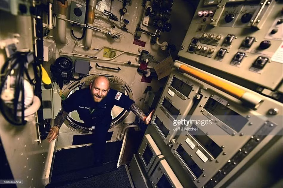 Báo chí Anh gần đây đã được tiếp cận không gian bên trong một trong những tàu ngầm hạt nhân tối tân nhất thế giới này.