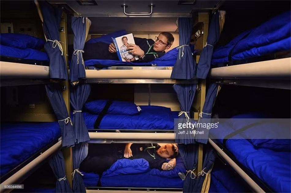 Không gian ngủ vừa đủ, đơn giản nhưng trông rất thoải mái của thủy thủ đoàn tàu ngầm.