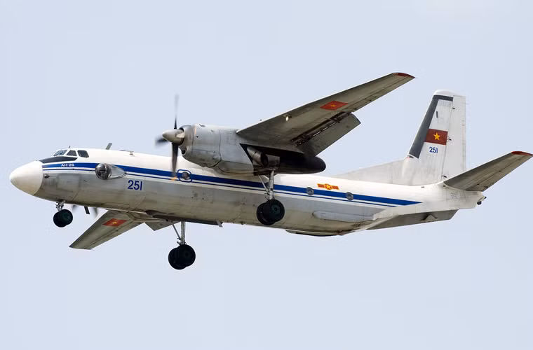 Trong ảnh là máy bay vận tải An-26 của Không quân Nhân dân Việt Nam.