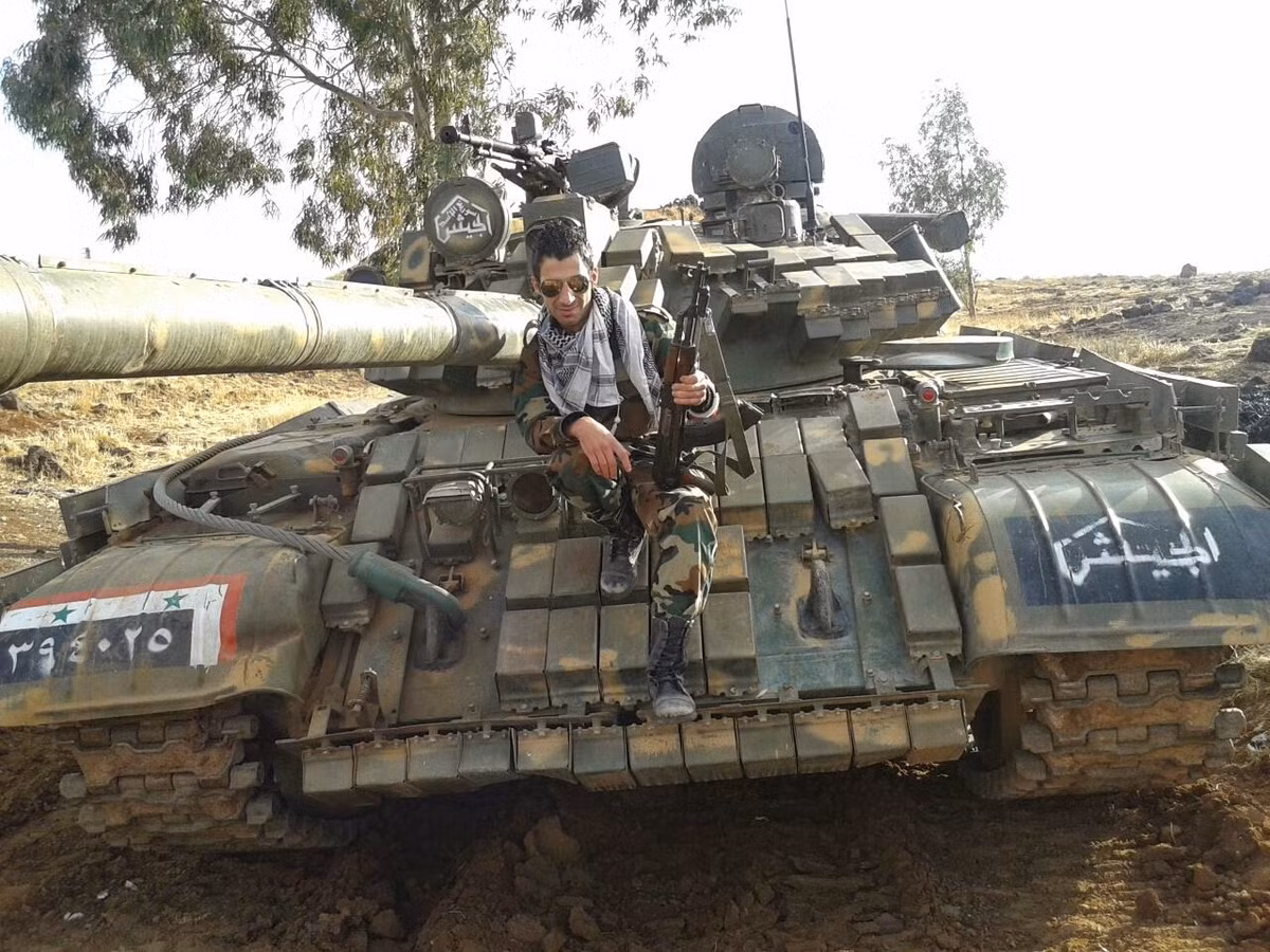 Trong đó, loại T-55 hiện đại nhất mà Quân đội Syria có trong trạng bị là biến thể T-55MV (Object 155MV) trang bị giáp phản ứng nổ Kontakt-1 bốc trí mặt trước tháp pháo, thân xe và hai bên hông thân xe.