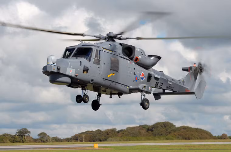 Trực thăng săn ngầm AW159 đầu tiên do AgustaWestland chế tạo theo đơn hàng của Hải quân Hàn Quốc thực hiện chuyến bay thử đầu tiên.