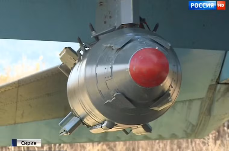 Cận cảnh quả bom dẫn đường KAB-1500L được Không quân Nga sử dụng để không kích IS trong tuần qua.