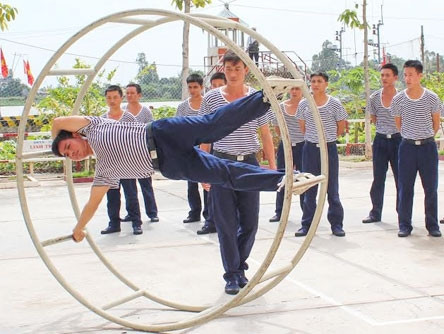 Rèn luyện thể lực.