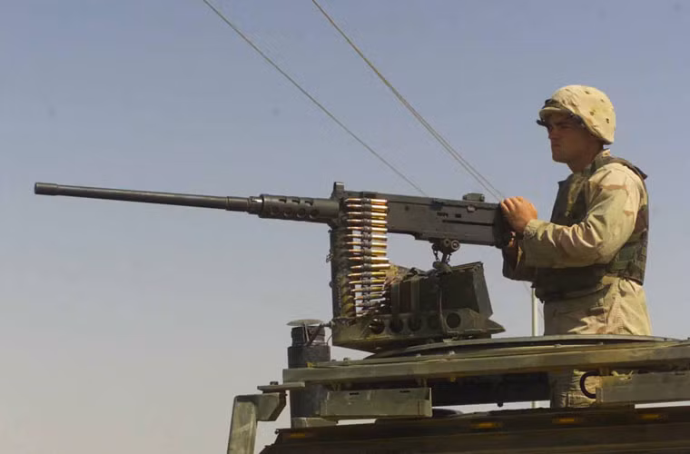 Đại liên hạng nặng M2 Browning rất hiệu quả khi chống lại lực lượng bộ binh, xe bọc thép hạng nhẹ hoặc không bọc thép, tàu bè cỡ nhỏ, công sự phòng ngự và máy bay bay thấp. “…Nếu một chiếc máy bay xui xẻo nào trúng phải 10 viên đạn của Browning M2 liền bị xịt khói đen, đâm thẳng xuống đất và nổ tan tành”, một chuyên gia cho biết.