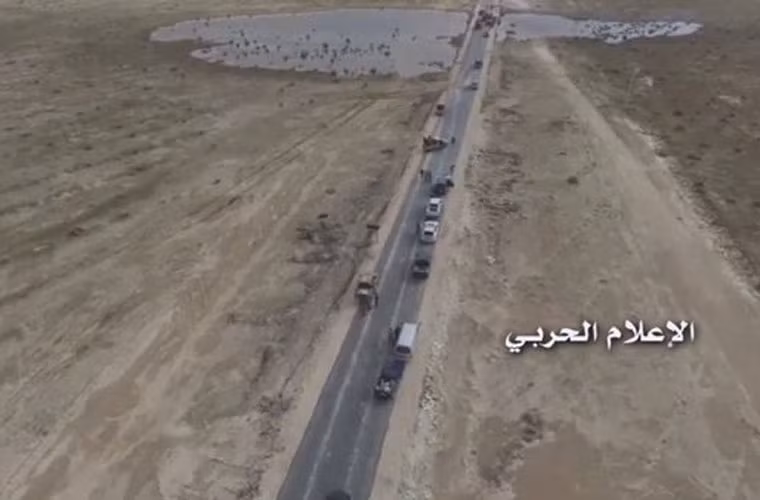 Ảnh chụp từ trên cao tuyến cao tốc Ithriya-Khannaser cho thấy sự nhộn nhịp vốn đã mất đi nhiều năm kể từ khi nơi này bị phiến quân IS kiểm soát.