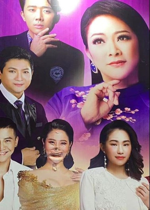 Là khách mời liveshow "The best of Như Quỳnh", nữ ca sĩ Tố My gặp sự cố ảnh trên poster bị rạch nhát. Giọng ca sinh năm 1991 chia sẻ trên Dân Trí, cô rất buồn và sốc khi biết thông tin này. Tố My chia sẻ, đây có thể chỉ là hành động quá khích của một vài người nào đó, không đại diện cho toàn bộ khán giả. Ảnh: Dân Trí