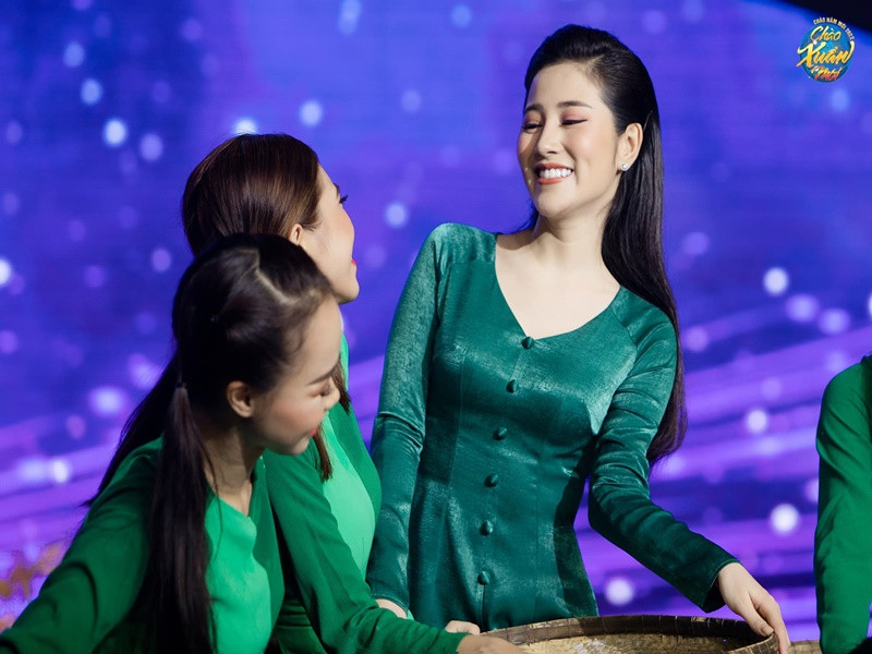 Sở hữu ngoại hình xinh đẹp, giọng hát ngọt như mía lùi, Tố My được mệnh danh là “ngọc nữ Bolero”. Ảnh: FBNV