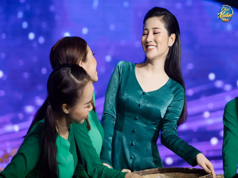 Sở hữu ngoại hình xinh đẹp, giọng hát ngọt như mía lùi, Tố My được mệnh danh là “ngọc nữ Bolero”. Ảnh: FBNV