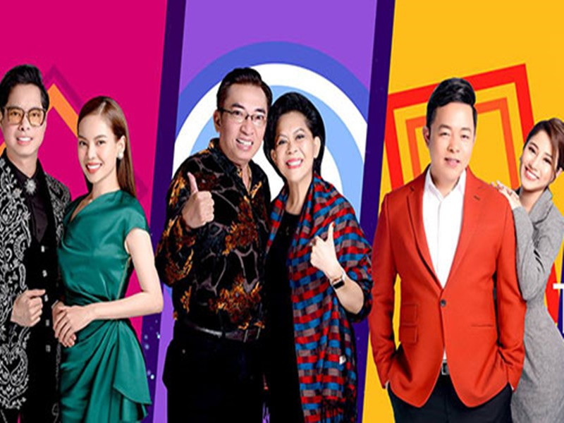 Năm 2019, Tố My cùng Giang Hồng Ngọc làm giám khảo gameshow Thần tượng Bolero cùng với nghệ sĩ Giao Linh, Quang Lê, Ngọc Sơn và Đình Văn. Hai nữ ca sĩ này có tuổi đời lẫn tuổi nghề còn quá trẻ và rất lép vế so với 4 giám khảo còn lại nên nhiều khán giả phản đối Tố My và Giang Hồng Ngọc ngồi ghế nóng. Ảnh: Fanpage