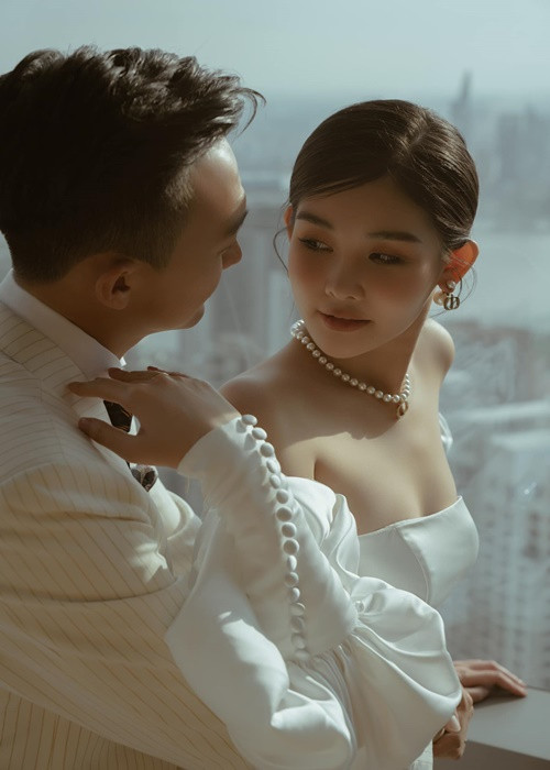 Vợ chồng nàng hoa hậu không thể gửi lời mời đến tất cả mọi người nhưng luôn biết ơn và ghi nhớ những lời chúc phúc tốt đẹp nhất từ mọi người.