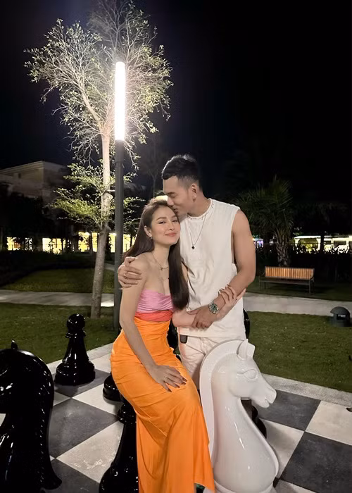 Phương Trinh Jolie và chồng trẻ thường xuyên du lịch sang chảnh cùng nhau.