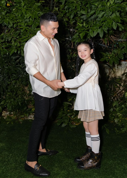 Trong cuộc phỏng vấn mới đây với Arttimes, Lý Bình khẳng định, bé Mia là con của anh và Phương Trinh Jolie dù có thêm bao nhiêu đứa con.