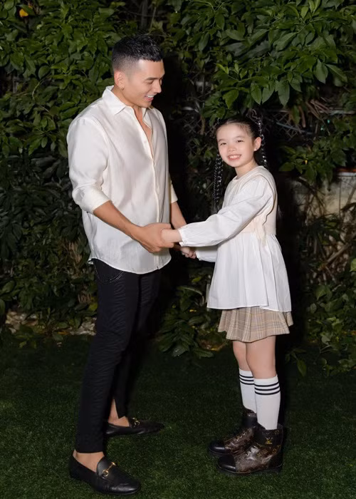 Trong cuộc phỏng vấn mới đây với Arttimes, Lý Bình khẳng định, bé Mia là con của anh và Phương Trinh Jolie dù có thêm bao nhiêu đứa con.