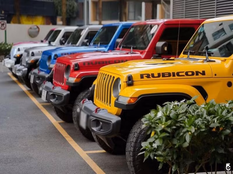  Hoa hậu Lê Âu Ngân Anh và MC Phan Tô Ny tổ chức lễ vu quy vào ngày 1/11 tại nhà riêng của cô dâu ở TP HCM. Nhà trai đã dùng 6 chiếc xe jeep đủ màu sắc để rước dâu. Ảnh: Hoa học trò