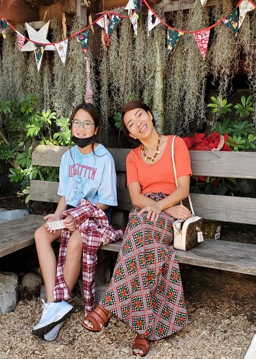 Trong cuộc phỏng vấn với Dân Trí, Hà Trần cho biết, cô từng chạnh lòng khi đi xa về thì con gái không gần gũi với mẹ.