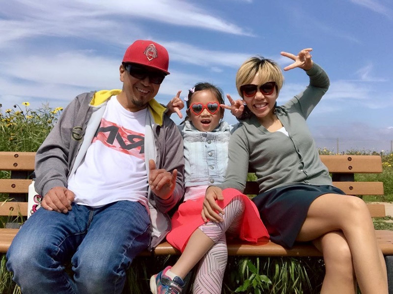 Sau khi kết hôn, Hà Trần sang Mỹ định cư cùng chồng Việt kiều. Theo Zing, cả hai dành một thời gian dài để tận hưởng cuộc sống vợ chồng son. Cặp đôi cảm thấy hạnh phúc khi nắm tay nhau khám phá những vùng đất khác nhau trên thế giới.