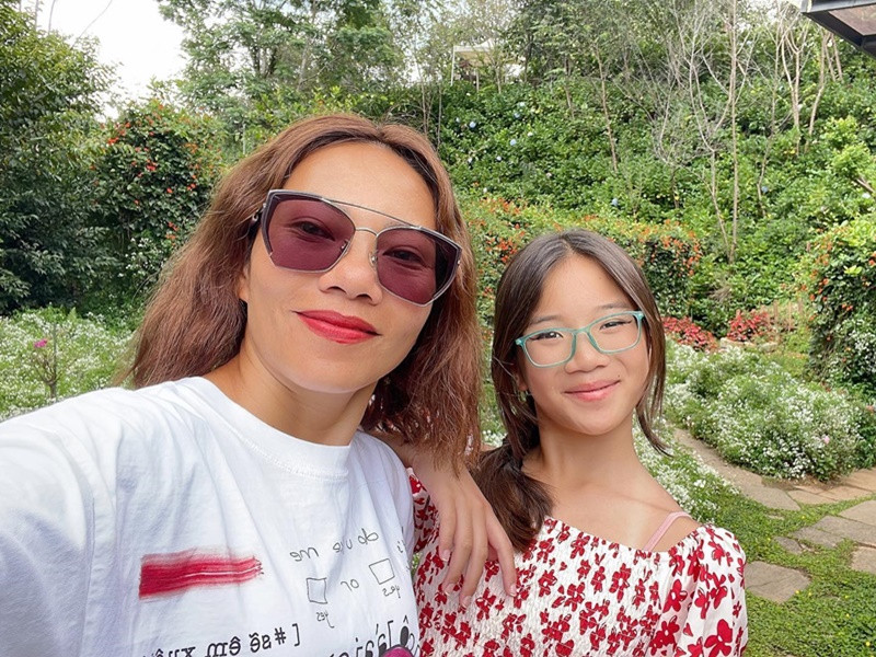 Tuy nhiên, càng lớn Nala Yến Đoàn - con gái Hà Trần lại càng gần mẹ hơn.