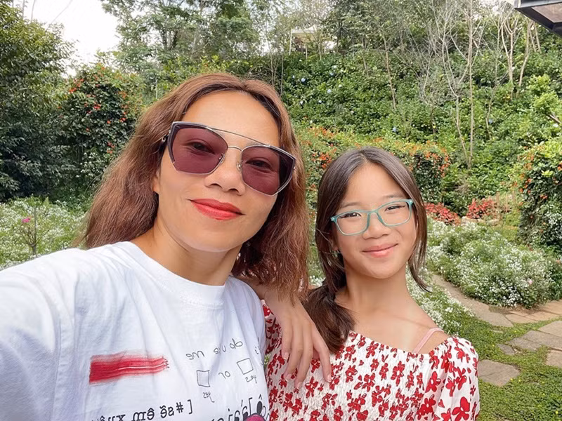 Tuy nhiên, càng lớn Nala Yến Đoàn - con gái Hà Trần lại càng gần mẹ hơn.