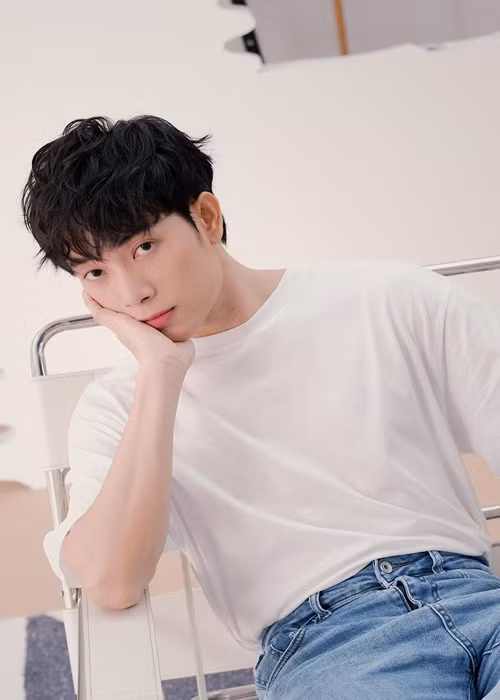 Kín tiếng về chuyện tình cảm, Trúc Nhân đến nay chưa từng công khai bất kỳ mối tình nào. Ảnh: FBNV