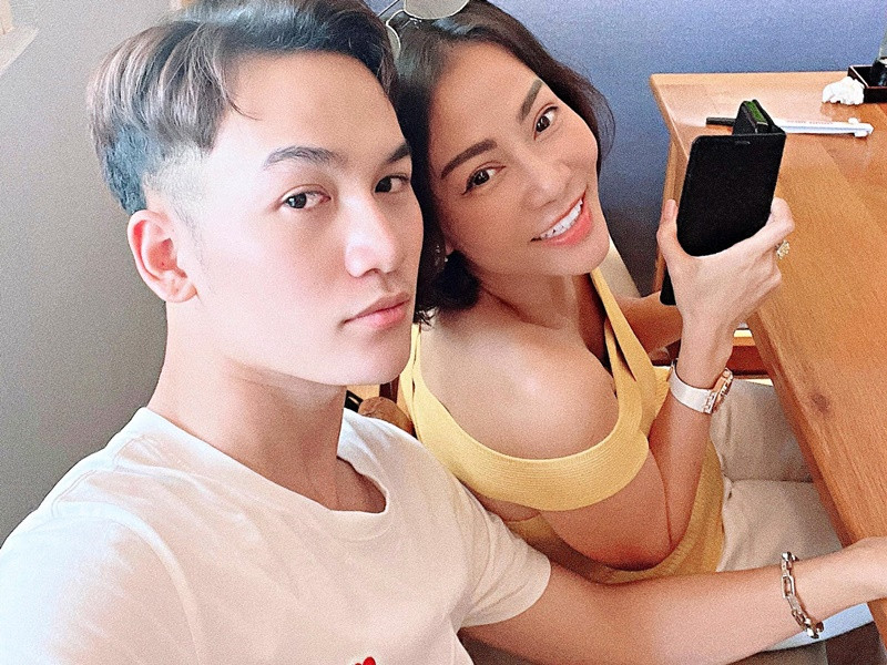 Ali Hoàng Dương là quán quân Giọng hát Việt 2017. Anh hát hay, nhảy đẹp, ngoại hình sáng sân khấu. Ảnh: FBNV