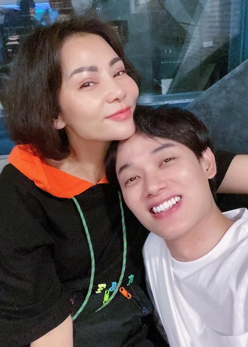 Trúc Nhân cũng bước ra từ cuộc thi Giọng hát Việt năm 2012 và là học trò của Thu Minh. Trái với Hương Tràm, Trúc Nhân giữ được tình thầy trò. Ảnh: FBNV