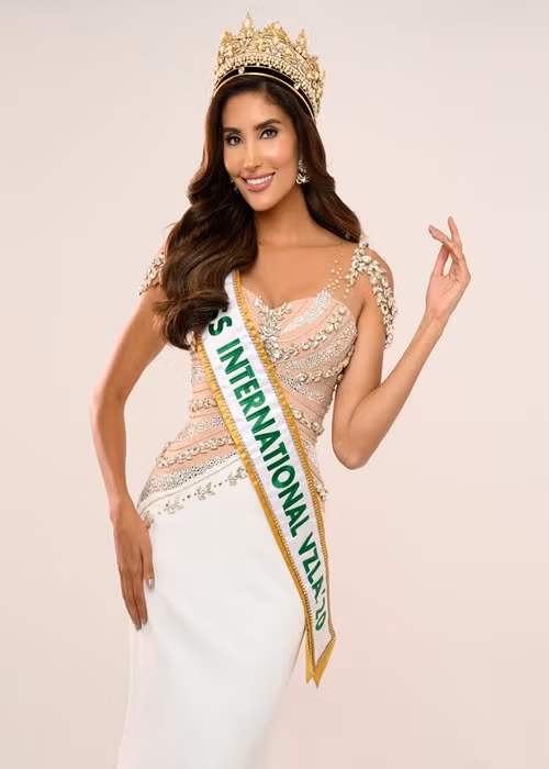 Đến từ "lò đào tạo hoa hậu" Venezuela, Isbel Cristina Parra Santos cũng là đối thủ đáng gờm của Phương Anh. Ảnh: Fanpage