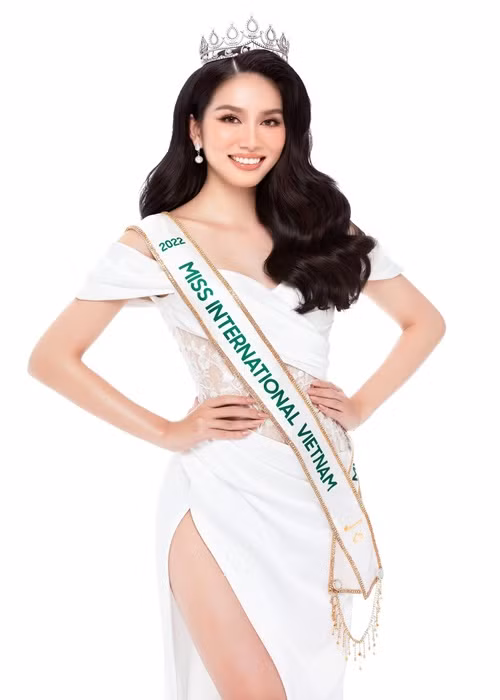 Cuối tháng 11, Á hậu Phương Anh sẽ sang Nhật Bản tham gia cuộc thi Miss International 2022 - Hoa hậu Quốc tế 2022. Đại diện Việt Nam đang được đánh giá cao vì tài sắc vẹn toàn. Phương Anh nói thành thạo tiếng Pháp, Anh và Nhật. Ảnh: Fanpage