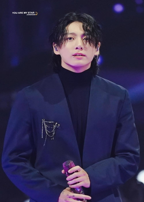 Sinh năm 1997, Jung Kook nhỏ tuổi nhất nhóm BTS. Tuy nhiên, anh là giọng ca chính, thu hút lượng lớn fan quốc tế. Ảnh: Tiền Phong