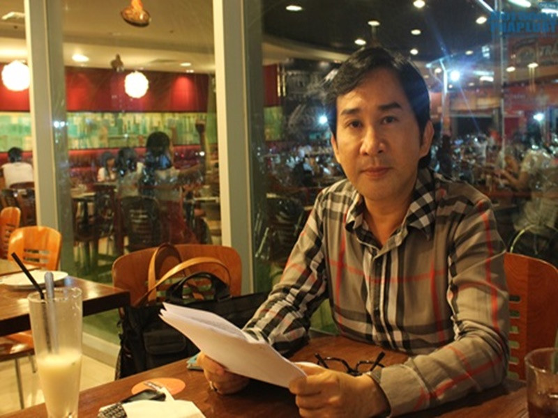 Kim Tử Long cũng từng vướng scandal đánh bạc. Anh bị bắt khi đang đánh bạc trên một chiếc xà lan vào năm 2013. Theo Kim Tử Long, anh chỉ đánh cho vui theo yêu cầu của người hâm mộ sau khi có buổi diễn ở đây. Ảnh: Đời sống pháp luật