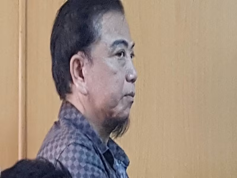 Thực tế, đã có không ít sao Việt vướng scandal đánh bạc. Hồng Tơ là một trong số đó. Năm 2019, nam nghệ sĩ bị bắt quả tang đang tham gia đánh bạc dưới hình thức binh xập xám. Ảnh: Công an nhân dân online