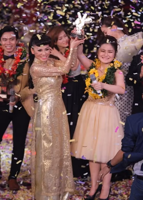 Tên tuổi của Thu Minh được khẳng định thêm khi dưới sự dẫn dắt của cô, hàng loạt ca sĩ trẻ trở thành sao như Hương Tràm, Trúc Nhân, Ali Hoàng Dương. Ảnh: FBNV