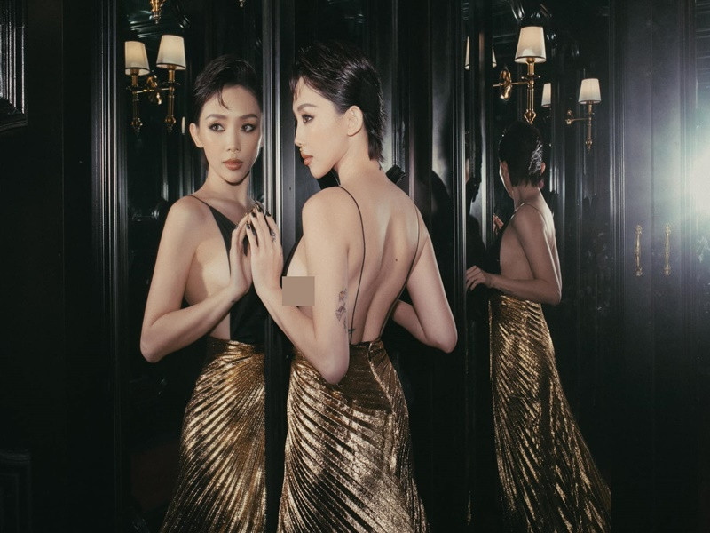 Dù đã lập gia đình, nữ ca sĩ vẫn mặc táo bạo như ngày còn độc thân.