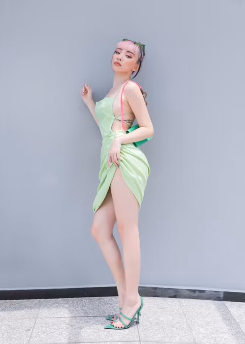 Hồi năm 2020, Tóc Tiên chia sẻ, cô luôn muốn hàn gắn mối quan hệ với mẹ nhưng vẫn chưa thể được.