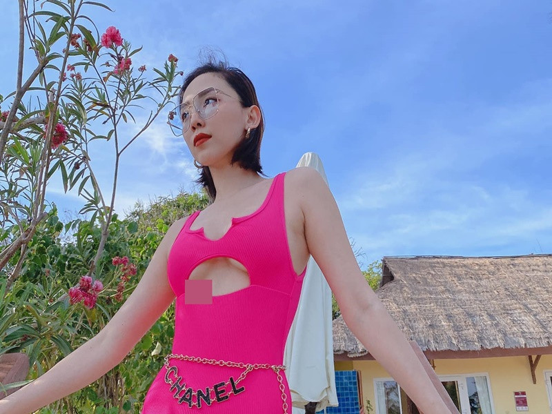 Trong những năm qua, nữ ca sĩ chọn phong cách thời trang theo sở thích.