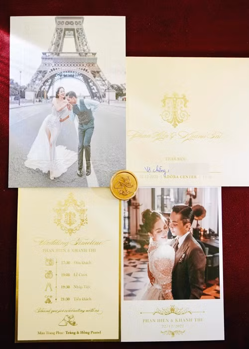 Thiệp mời in một số ảnh cưới của Khánh Thi - Phan Hiển.