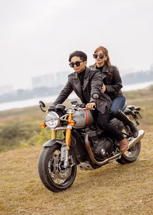 "Tôi dự định chở Kubi còn Thi chở Anna trong ngày cưới. Chỉ cần tưởng tượng, tôi đã thấy hình ảnh đó rất dễ thương rồi", Phan Hiển chia sẻ.